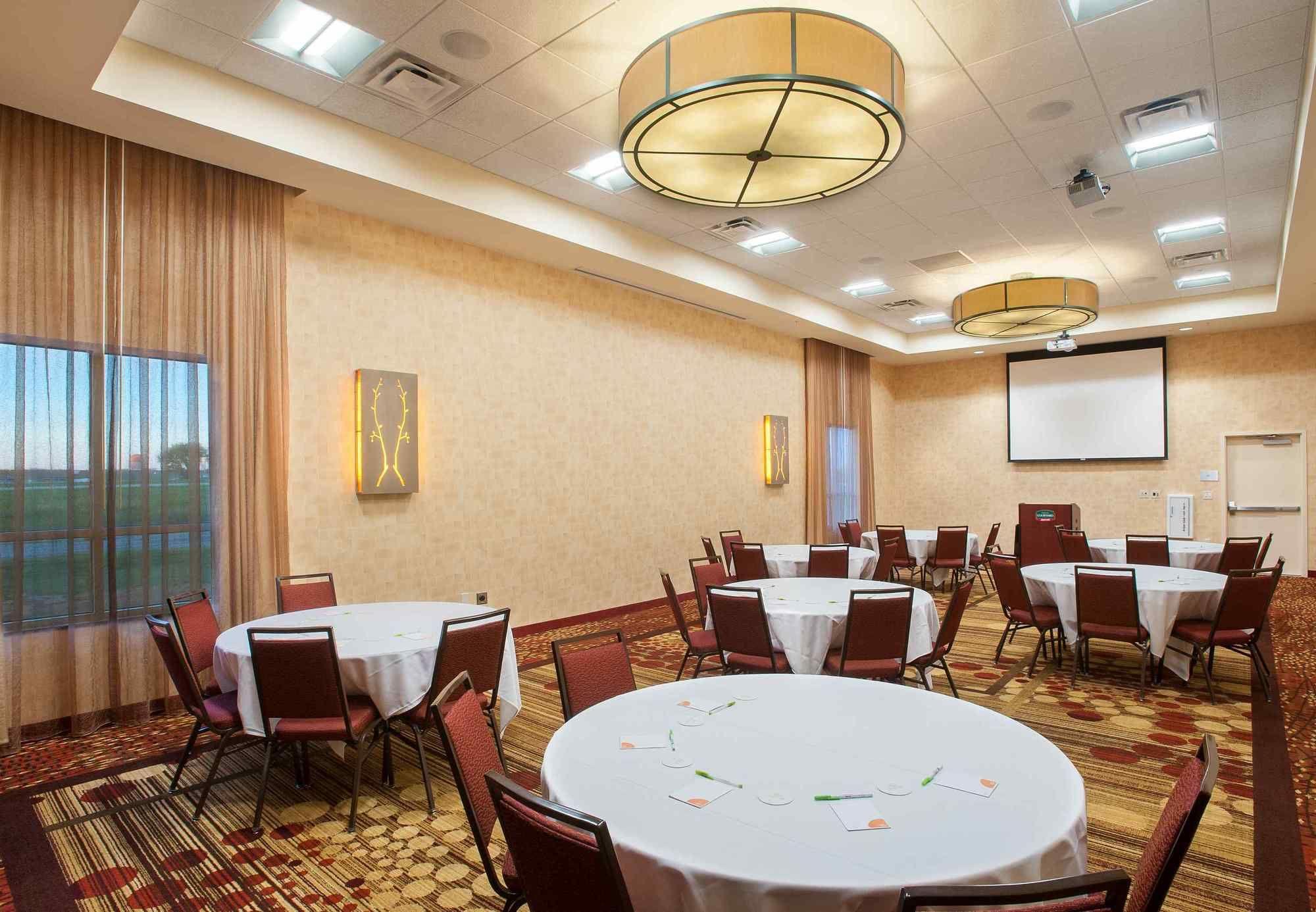 Courtyard Mankato Hotel & Event Center Exterior photo